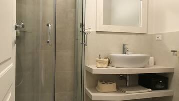 Apartment, 2 Bedrooms, Balcony | Bathroom | Hair dryer, shampoo