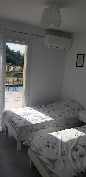 2 bedrooms, travel cot, free WiFi