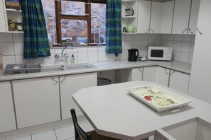 Dining tables - Echo Cottage in Cape Town, South Africa (Cape Town)