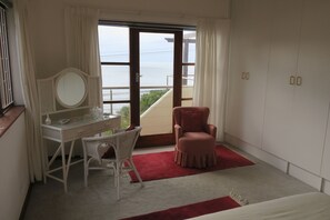 Interior - Echo Cottage in Cape Town, South Africa (Cape Town)