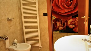 Zimmer, 1 Schlafzimmer, barrierefrei, Balkon | Badezimmer