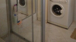 Zimmer, 1 Schlafzimmer, barrierefrei, Balkon | Badezimmer