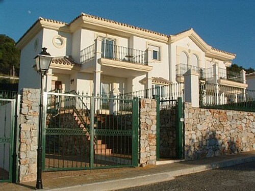 Luxury Villa at Alhaurin Golf nr Mijas, pvt Heated Pool, Wifi, Aircon, fab Views