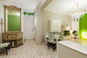 Appartement, 2 chambres, balcon | Bar lounge