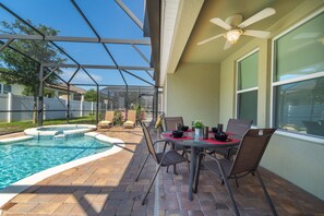 تناول الطعام بالخارج