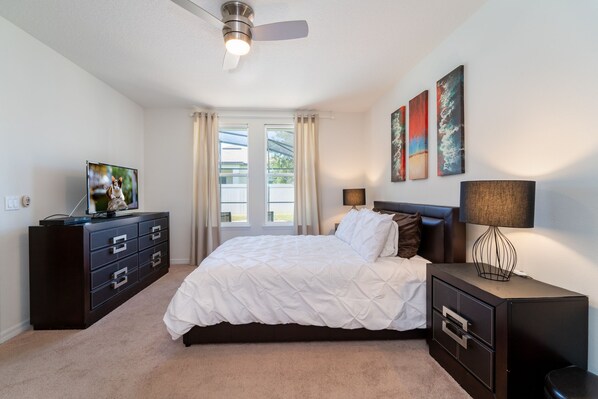 4 عدّة غرف نوم ومكواة/لوح كي وواي فاي مجانًا وملاءات أسرّة