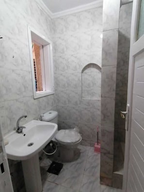House, 5 Bedrooms, Smoking, Balcony | Bilik Mandi
