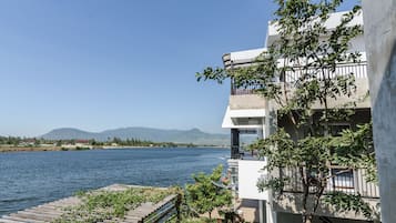 Junior Suite with Mountain View (302) | Lake view