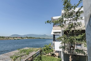 Junior Suite with Mountain View (302) | Lake view