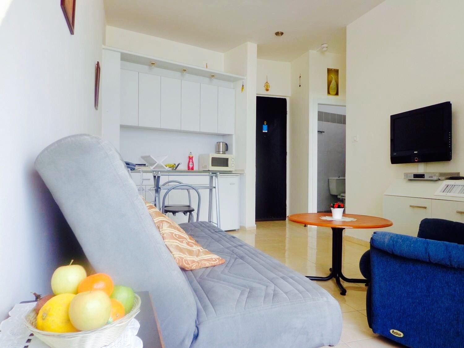 Apartment, 1 Bedroom, Smoking, Balcony | Living area