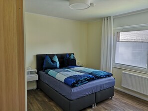 2 chambres, fer et planche à repasser, Wi-Fi gratuit, draps fournis