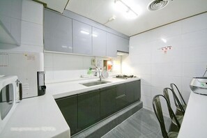 Basic Single Room | Shared kitchen