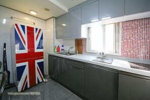 Basic Single Room | Shared kitchen - H Residence (Seoul)