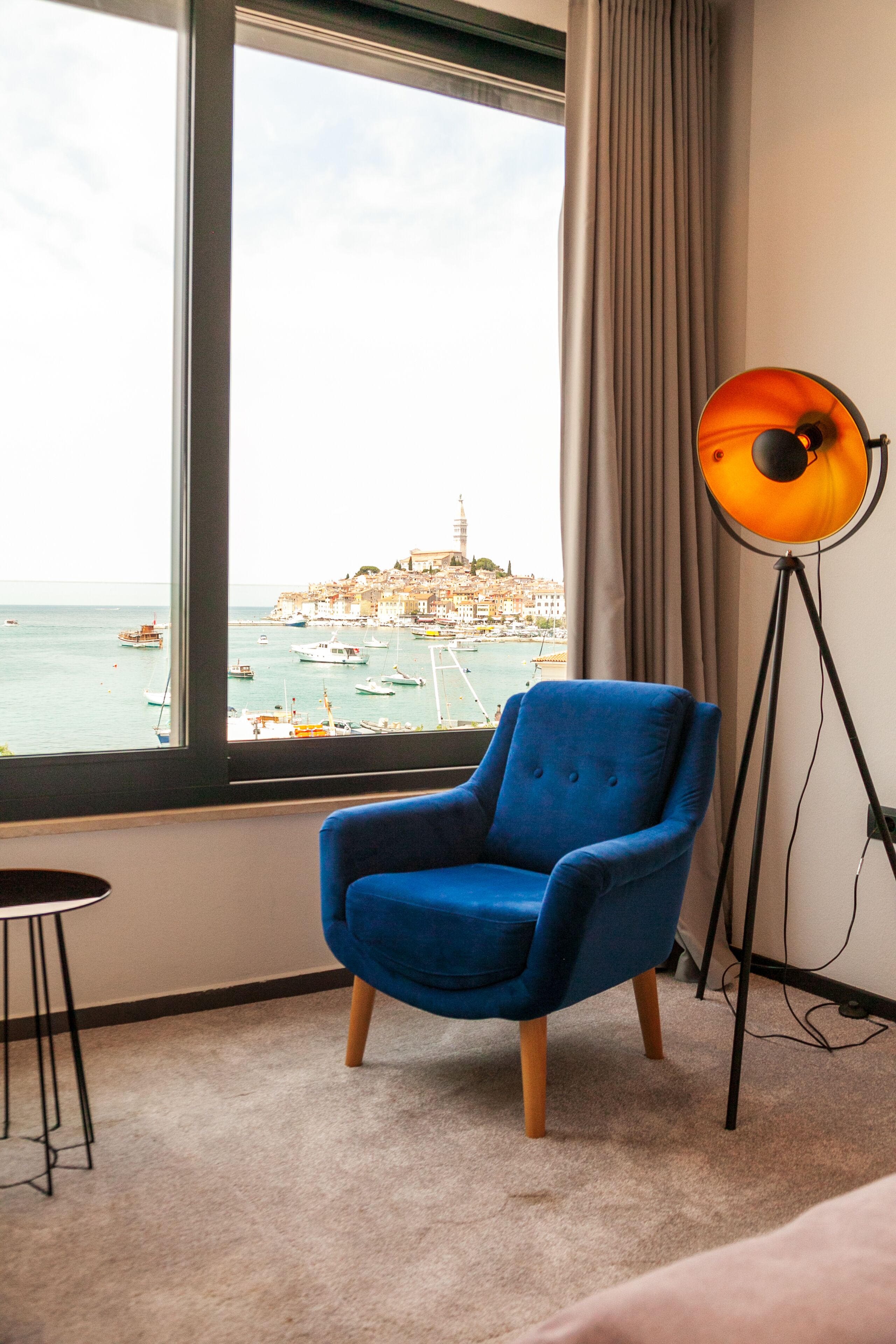 Deluxe Double Room, Sea View | Minibar, in-room safe, desk, blackout drapes