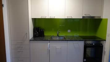 Réfrigérateur, four, lave-vaisselle, cafetiÚre/bouilloire