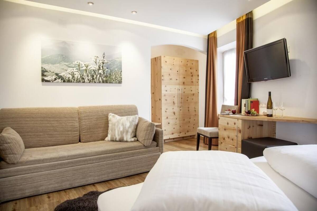 Habitación individual | Caja fuerte, escritorio, ropa de cama