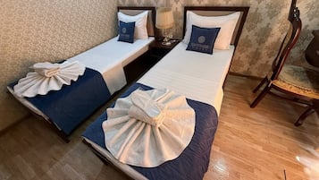 Chambre Standard avec lits jumeaux | Literie de qualité supérieure, bureau