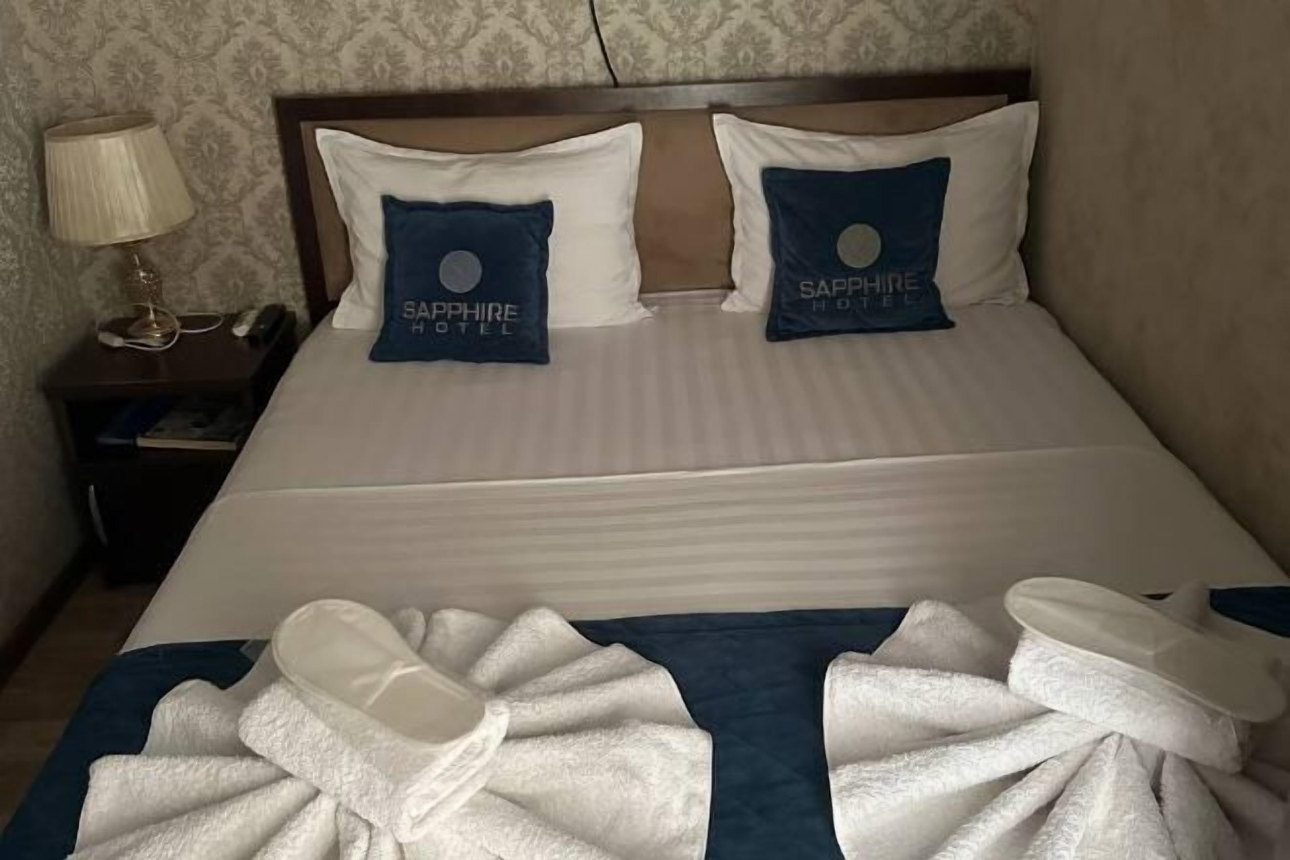 Ropa de cama de alta calidad y escritorio