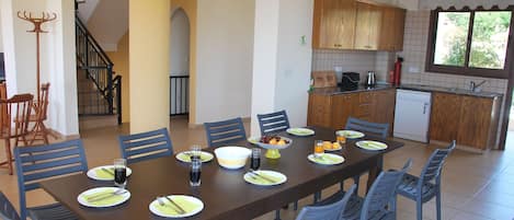 Villa, 5 Schlafzimmer, Raucher, eigener Pool | Speisen