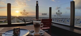 Bright apartment with south-facing balcony for 2 people, close to the beach, close to the center, 2 e-bikes