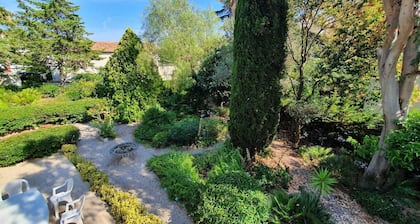 Quiet villa 500 m from Port Santa Lucia and beaches