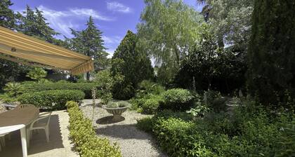 Quiet villa 500 m from Port Santa Lucia and beaches