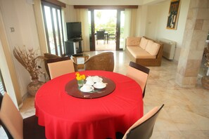 Vila, 4 kamar tidur, balkon | Lounge