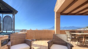 A rooftop terrace with wicker furniture, a hot tub, and a view of mountains. - Semiramis 4 - Altea, Costa Blanca (Altea)