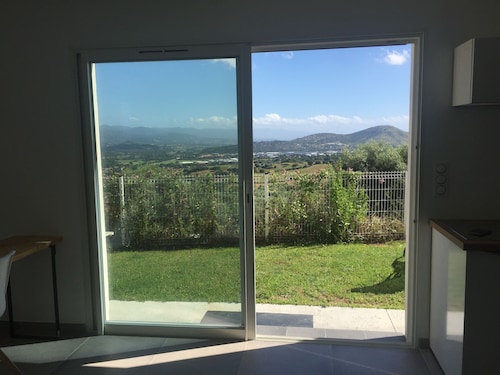 Charming T2 40m2 ground floor villa, new, fully equipped, private garden adjoining