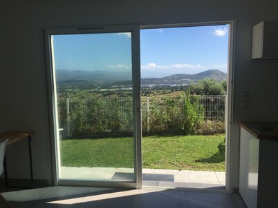 Charming T2 40m2 ground floor villa, new, fully equipped, private garden adjoining