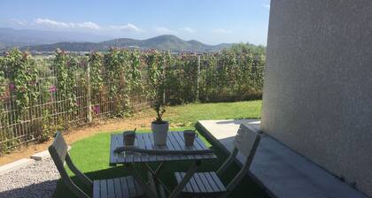 Charming T2 40m2 ground floor villa, new, fully equipped, private garden adjoining