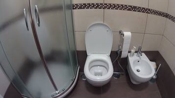 Apartment, 1 Schlafzimmer, Raucher, Balkon | Badezimmer | Haartrockner, Shampoo
