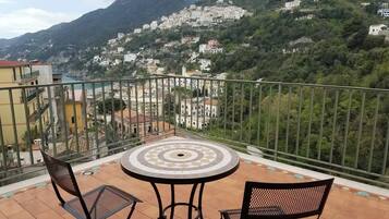 Apartment, 1 Schlafzimmer, Raucher, Balkon | Speisen im Freien