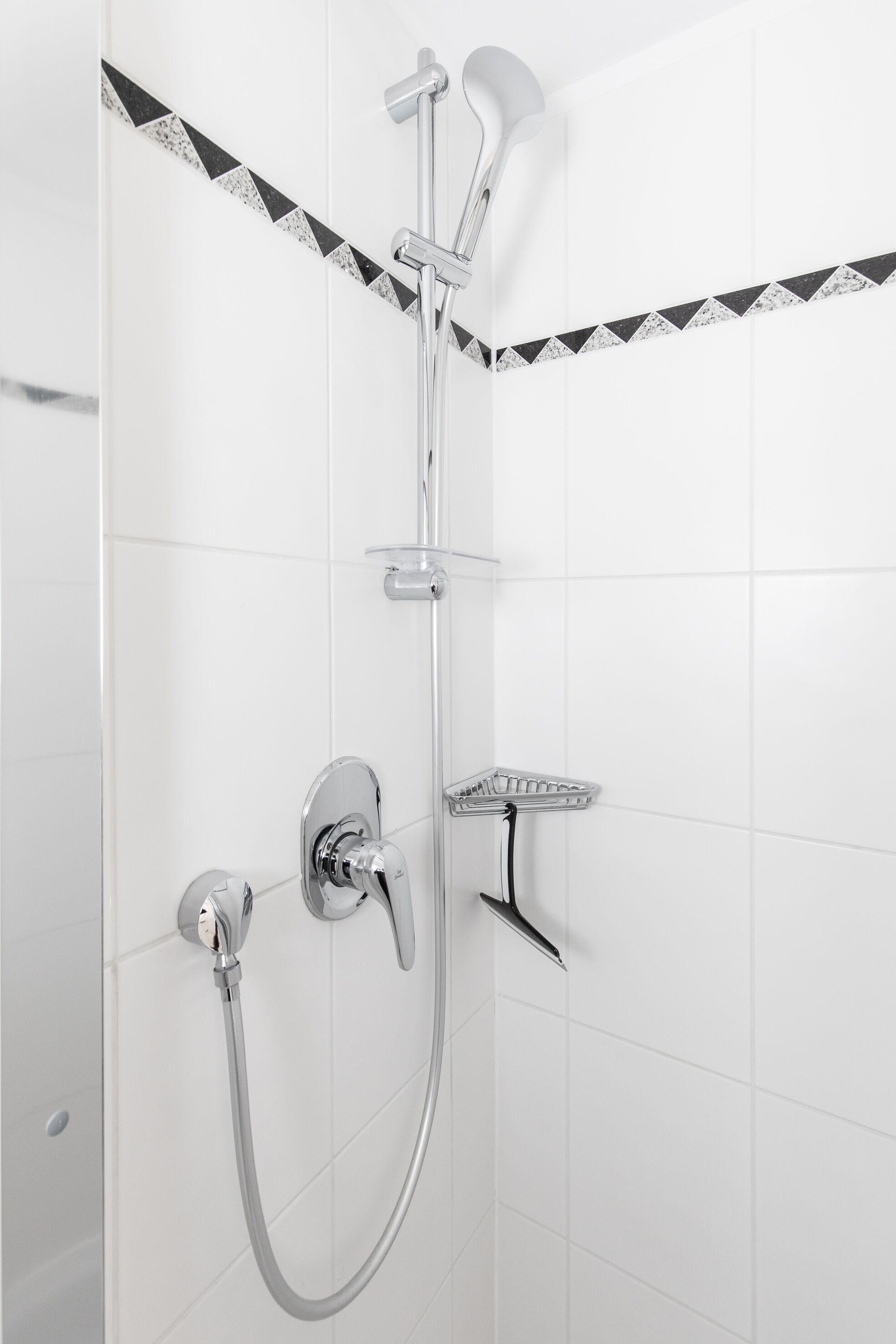 shower, free toiletries, towels