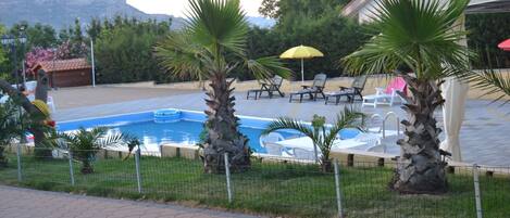 Villa, 5 chambres, accessible aux personnes à mobilité réduite, fumeurs | Jardin