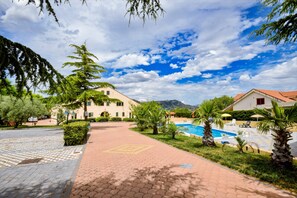 Property entrance - Holiday House & Events With Private Pool in the Center of Sicily (Enna)