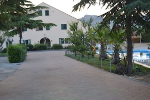Villa, 5 habitaciones, con acceso para personas discapacitadas, para fumadores | Entrada de la propiedad