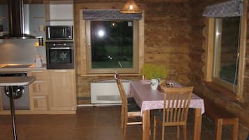House, 4 Bedrooms, Smoking, Terrace | Dining
