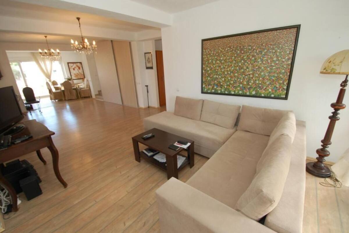 Villa panorámica | Sala de estar | Televisión de pantalla plana