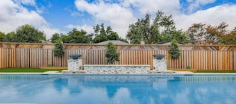 Amenities Galore - Heated Pool, Hot Tub, Cold Plunge, Grill, Gym, Peloton Bike, Massage Chair, Games