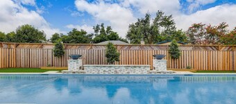 Amenities Galore - Heated Pool, Hot Tub, Cold Plunge, Grill, Gym, Peloton Bike, Massage Chair, Games
