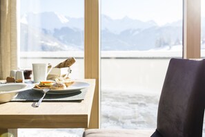 Free daily buffet breakfast - Das Landerer (Ladis)