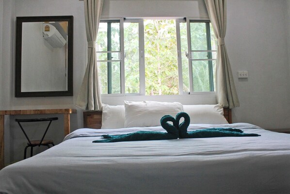 1 bedroom, bed sheets