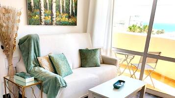 Smart TV, table football