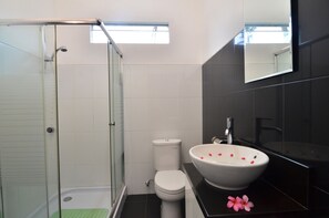 Villa, 2 Bedrooms, Smoking, Terrace | Bathroom