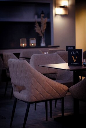 Bar (trong khuôn viên)