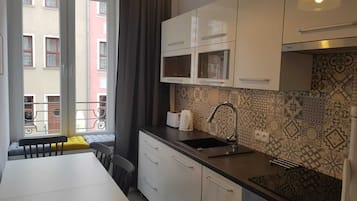 Comfort Apartment, 2 Bedrooms, Balcony | Private kitchen | Fridge, oven, stovetop, dishwasher
