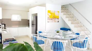 Apartment, 3 Bedrooms, Smoking, Private Pool | Interior