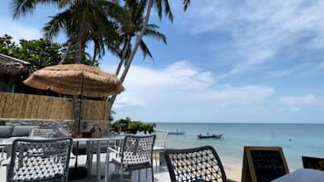 Căn hộ, 3 phòng ngủ, hút thuốc, hồ bơi riêng | Bãi biển | Ghế dài tắm nắng