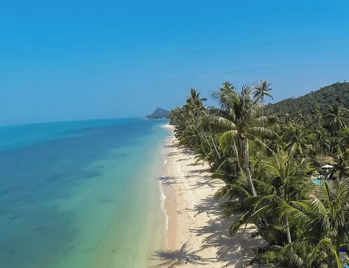 Beachside 3-bedroom Townhouse w Private Pool at 70 Meters From Beach